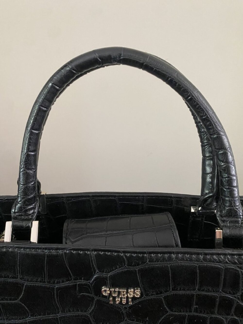 GUESS CATE SATCHEL - Picture 11 of 15